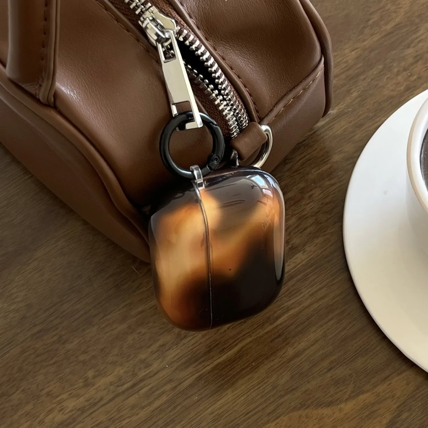 متدرج شفاف باللونين الأسود والبني + حلقة مناسبة لحافظة Apple Airpodspro2/Airpods Pro/Airpods4 Case/Airpods3 Case/Airp