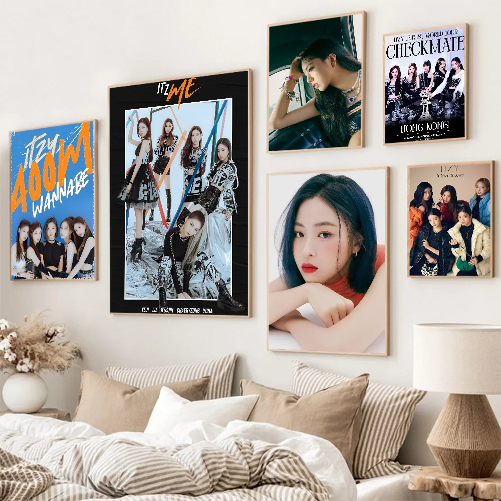 J-YP I-itzy Girls Anime Posters Sticky HD Quality Wall Art Retro Posters For Home Room Wall Decor