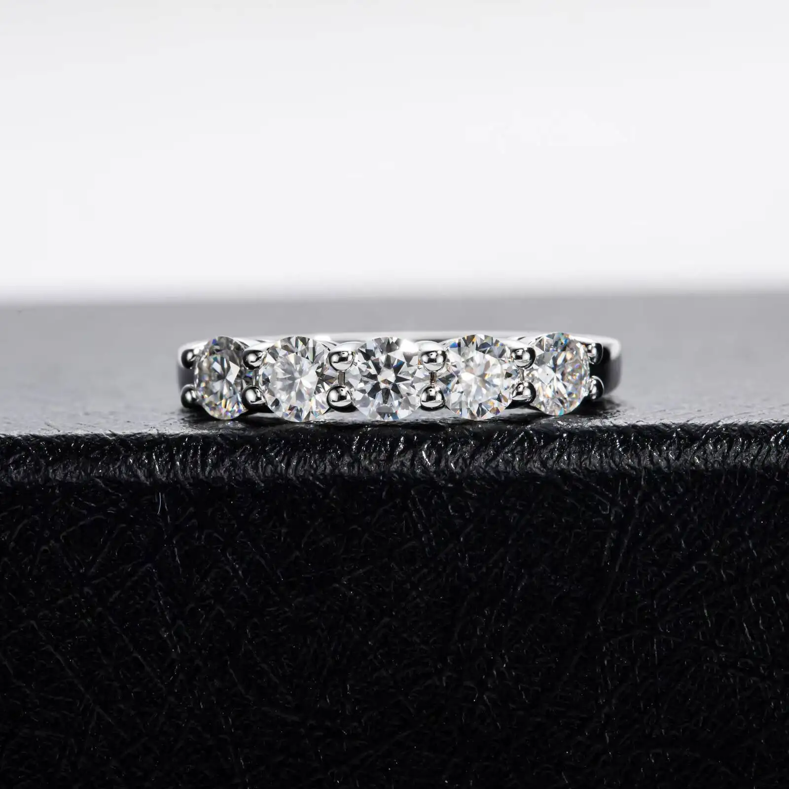 Thumbnail 3 - #14 Ranked Moissanites Picks in 2026