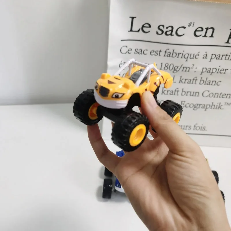 Klassisches Flammen-Automodell, Trägheits-Druckgussauto, Renngrafiken, Flammen-Kinderspielzeug, Monster-Trucks, Spielzeugautos für Kinder. – Detail 10