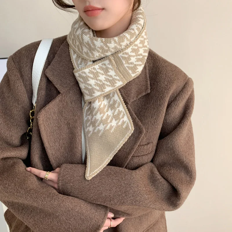 

Scarf Winter New Black and White Classic Stripe Versatile Korean Edition Decorative Temperament Scarf for Lazy Neck Protection