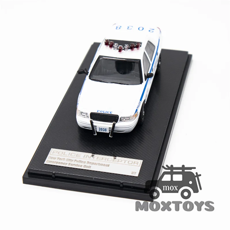 Rollin 1:64 CV Police car limited799 Diecast Model Car