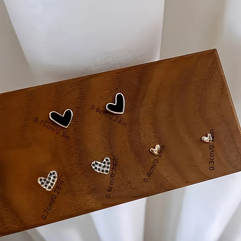 Exquisite Rhinestone Heart-shaped Stud Earrings Elegant and Compact Black Drip Oil Earrings Women\'s Charm Daily Party Jewelry