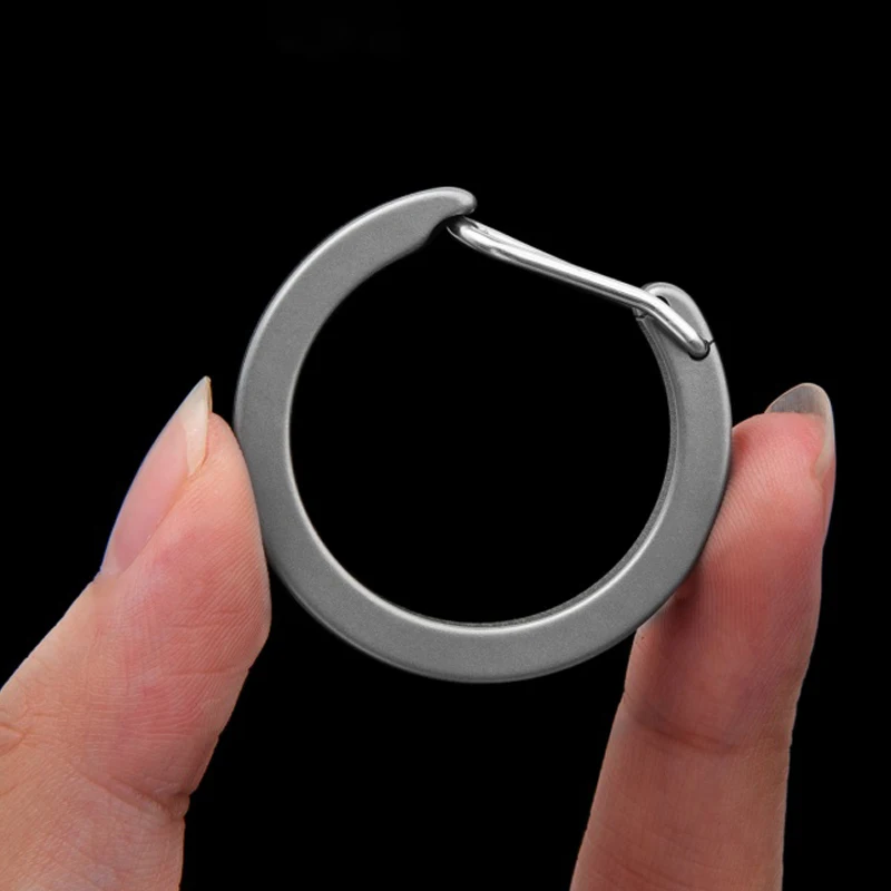 

Titanium Alloy Round Key Ring EDC Outdoor Tool Belt Waist Hanging CAR Key Chain Gift Carabiner Buckle Keyring Waist Hanging Ring