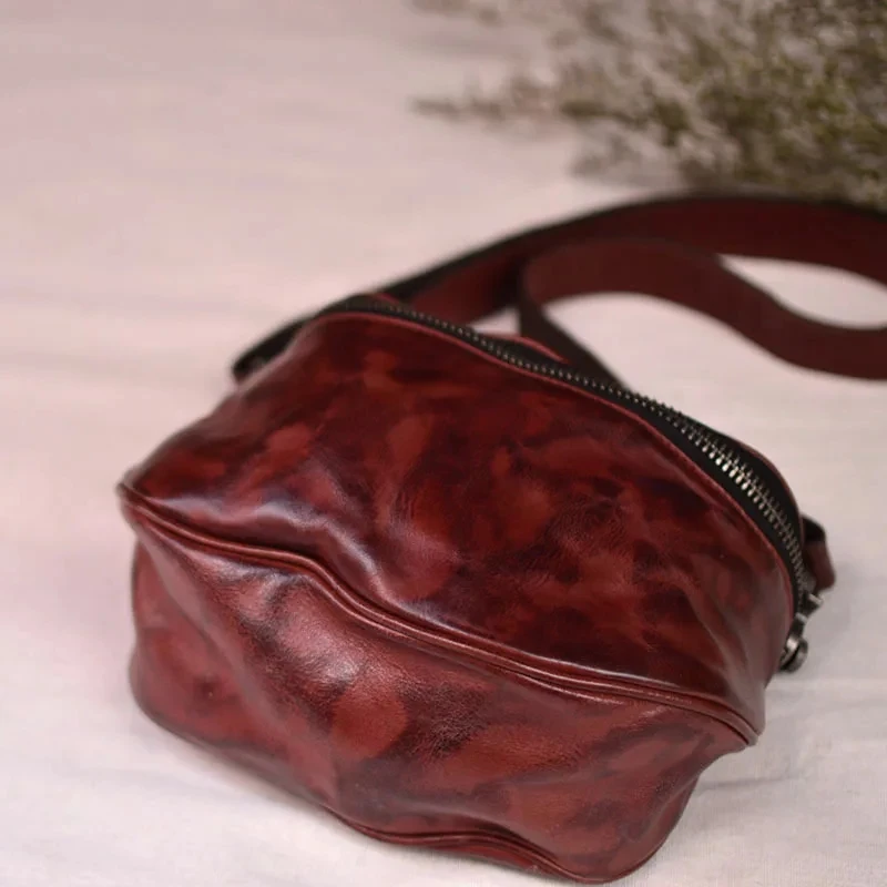 

AETOO Ladies vintage pleated craft polishing color to do old thunder layer cowhide crossbody bag large capacity leisure commuter