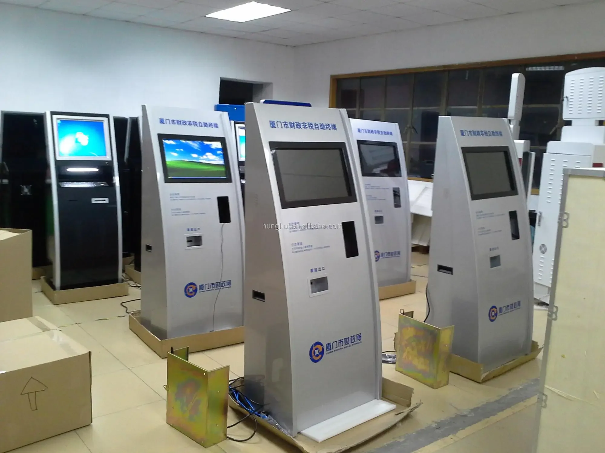 Floor Standing Android 32 Inch Interactive Check In Queue Ticket Dispenser Self Service Ticket Kiosk Machine