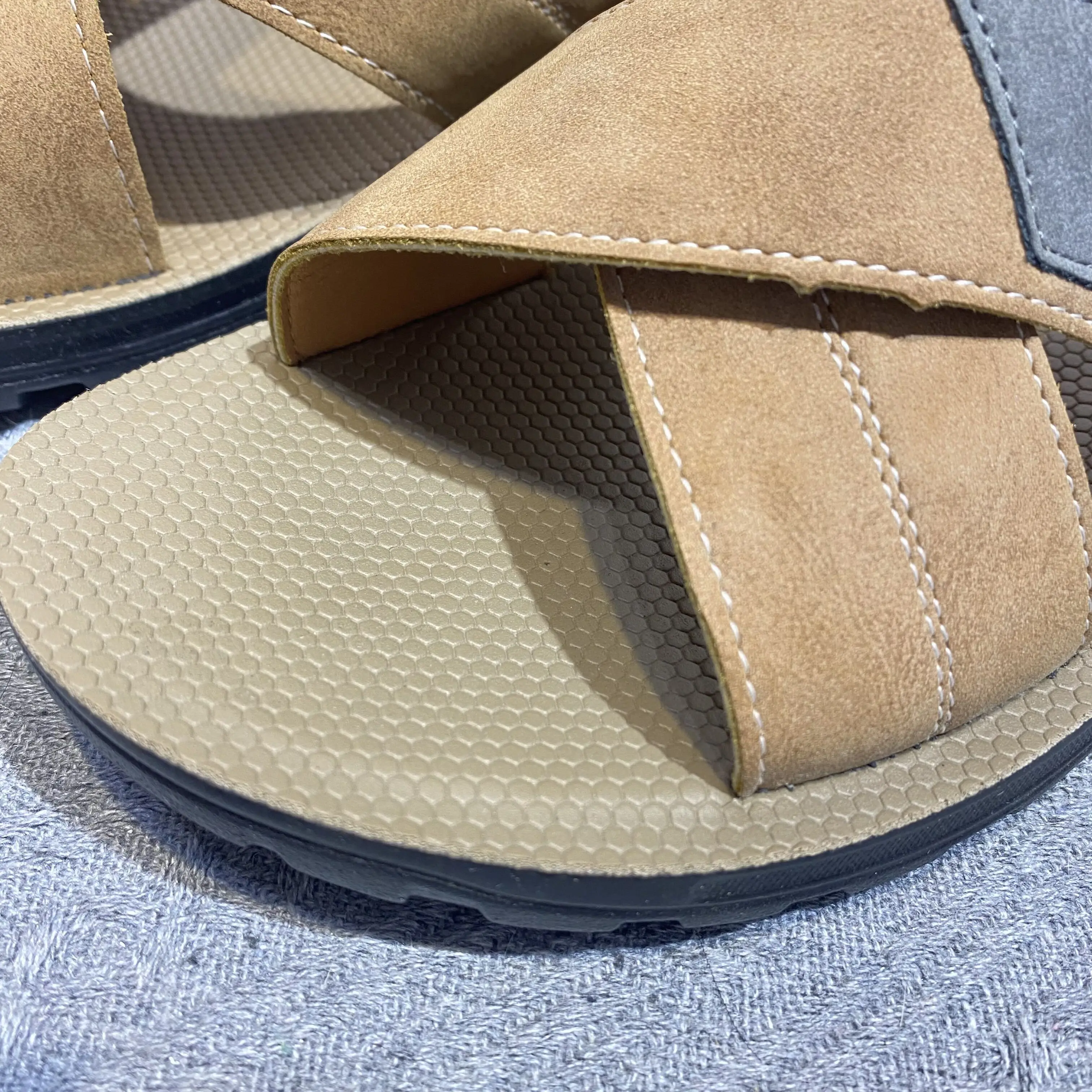 Hochwertige neue Herren Sommer Pu Sandalen Designer Freizeit sport Fahren draußen tragen Strands chuhe Männer Luftkissen Hausschuhe