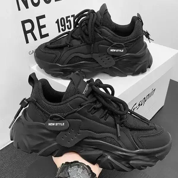 أحذية رياضية رجالية صيفية شبكية قابلة للتنفس كاجوال مناسبة تمامًا بجزء سفلي سميك أحذية رياضية ترفيهية سوداء للأب نعل داخلي مريح من مادة EVA #1