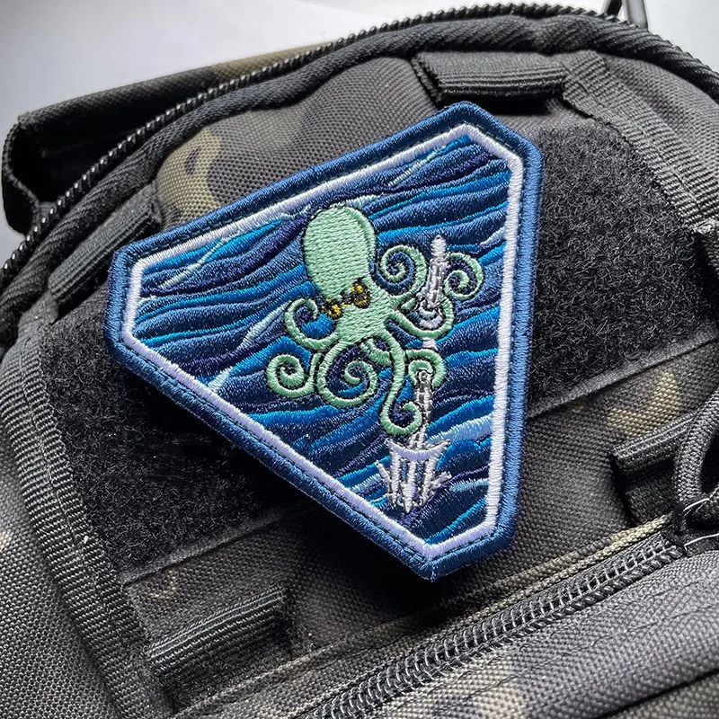 Green Trident Octopus Embroidery Patch triangle Full Embroidery Tactical Badge Creative Outdoor Backpack Sticker For Clothes