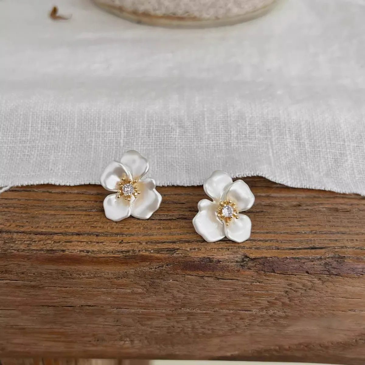PANJBJ 925 Sterling Silber Blumen-Ohrstecker für Damen, Zirkon, Retro-Stil, süß, matt, Geburtstagsgeschenk, Schmuck, Dropshipping – Detail 10