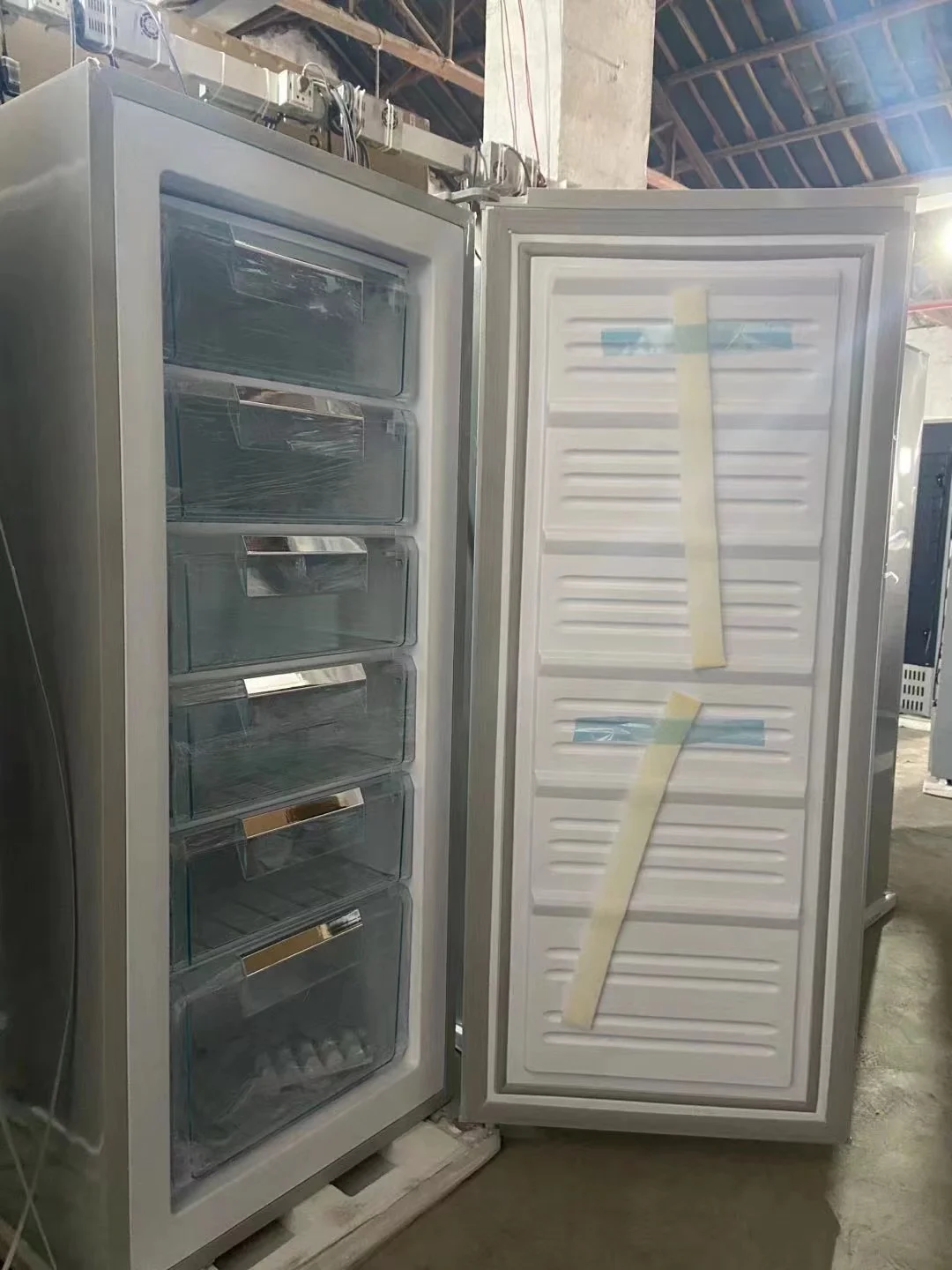 200L Solar-Powered Upright/Vertical Hybrid Kit Freezer BD-200 for Household & Hotel Use