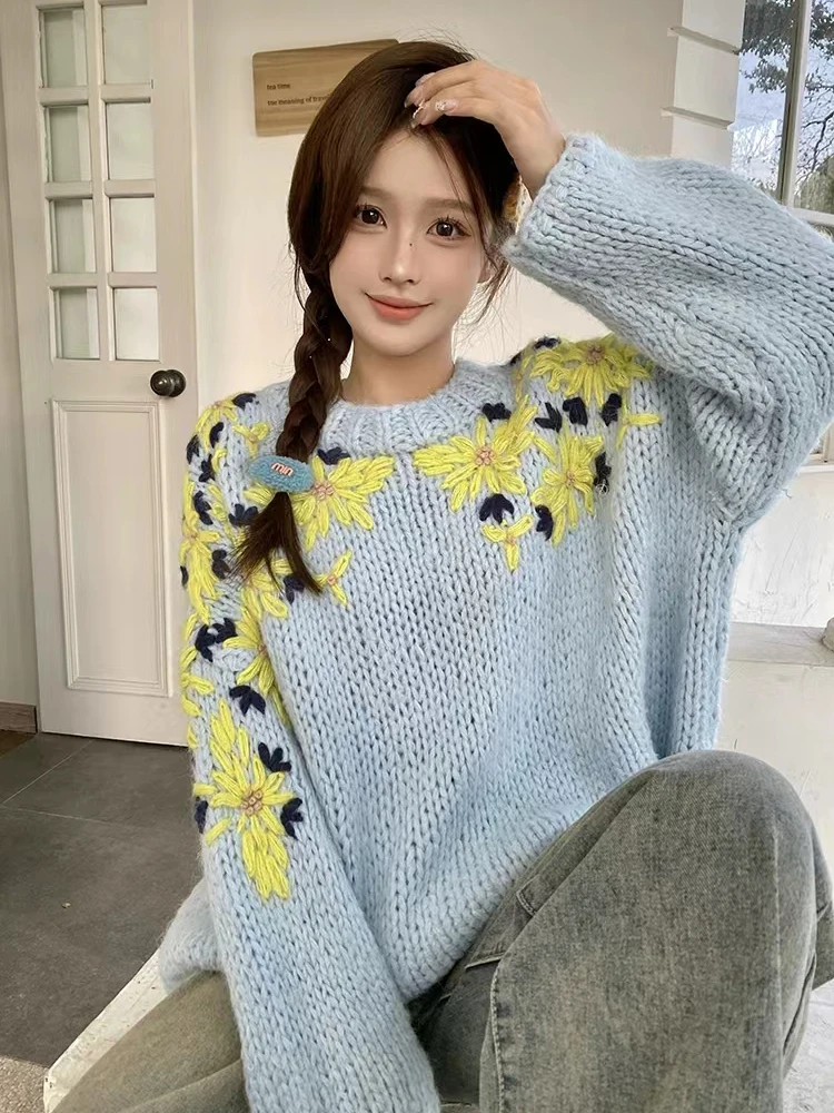 เสื้อสเวตเตอร์ผู้หญิงสีน้ำเงินสไตล์วินเทจ ลายดอกไม้ถักแบบหนา ทรงหลวม ใส่ได้หลายโอกาส สำหรับฤดูใบไม้ร่วงและฤดูหนาว ดีไซน์เก๋ไก๋ เหมาะสำหรับใส่ไปทำงาน