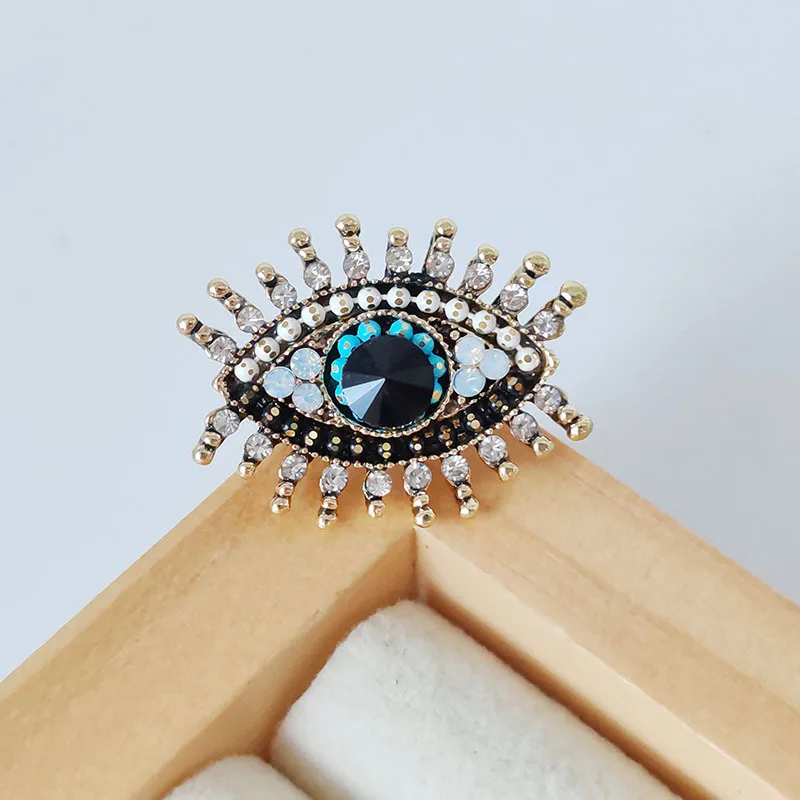 Small Rhinestone Black White Evil Eye Brooches for Women Alloy Simulated Pearl Eye Collar Pins Gifts Lady Clothing Accessories