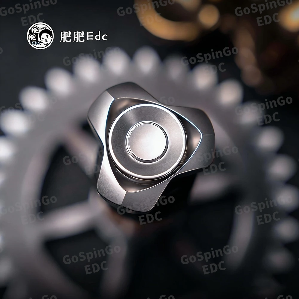 FeiFei EDC Ye Ying Fidget Spinner a Tre Lame, Giocattoli Antistress per Adulti, Gadget in Metallo per Alleviare l'Ansia, Design Originali