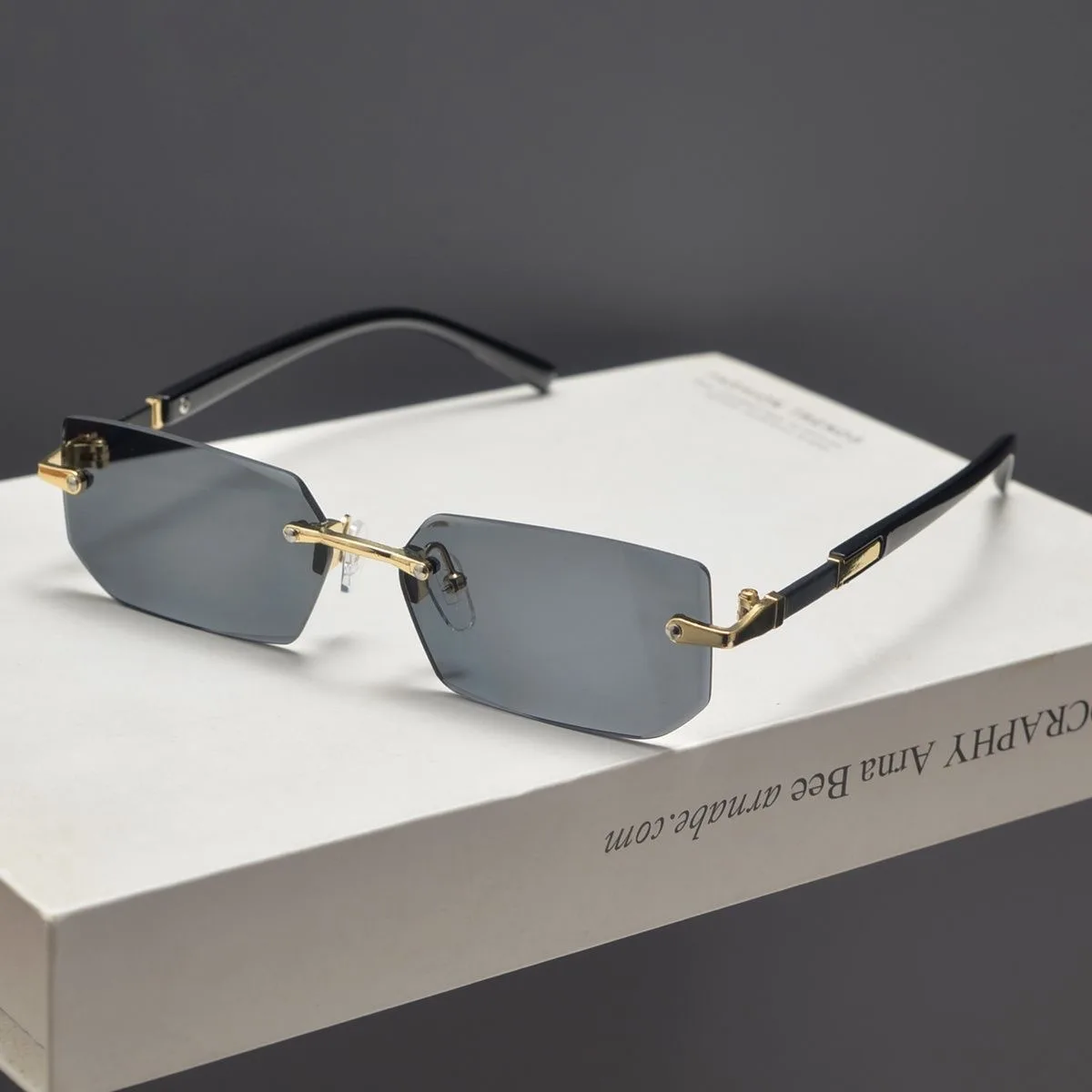 Fashion Rimless Sunglasses Rectangle Popular Women Men Shades Small Square Sun Glasses For Female Male Summer Traveling Oculos