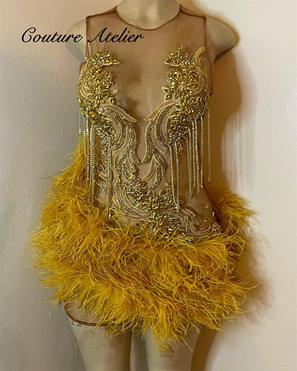 

Luxury Gold Crystal Beading Prom Dresses Feathers Tassels See Thru Mini Cocktail Gowns Homecoming Dress Black Girls Customized