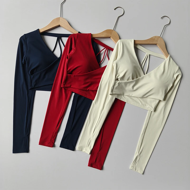 الصالة الرياضية مصممة الخامس الرقبة طويلة الأكمام كروس تي شيرت رياضي للنساء قصيرة المحاصيل الأعلى سليم عارية الذراعين بيلاتيس ملابس لليوجا للنساء