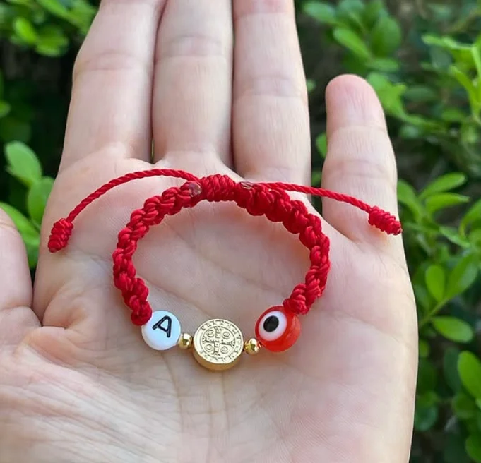 Regalo para bebé nacido, regalo para bebé, pulsera con letras inicial para bebé, mal de ojo, San Benido, mamá y bebé