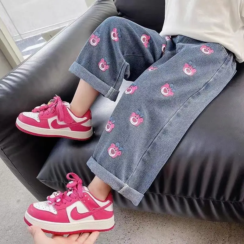 Little Girl Jeans Spring And Autumn 2023 New Girl Wide Leg Fashionable Baby Strawberry Bear Denim Straight Leg Pants Kids