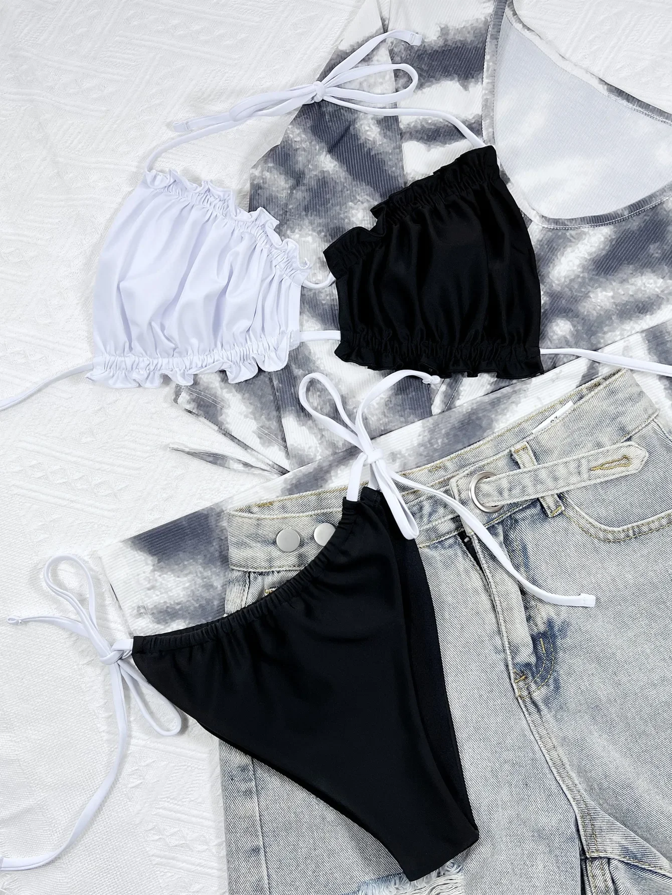 بيكيني 2025 مثير ملابس السباحة النساء مطوي الجوف الرسن البيكينيات مجموعة ثوب السباحة بيكيني للشاطئ أبيض وأسود كتلة اللون