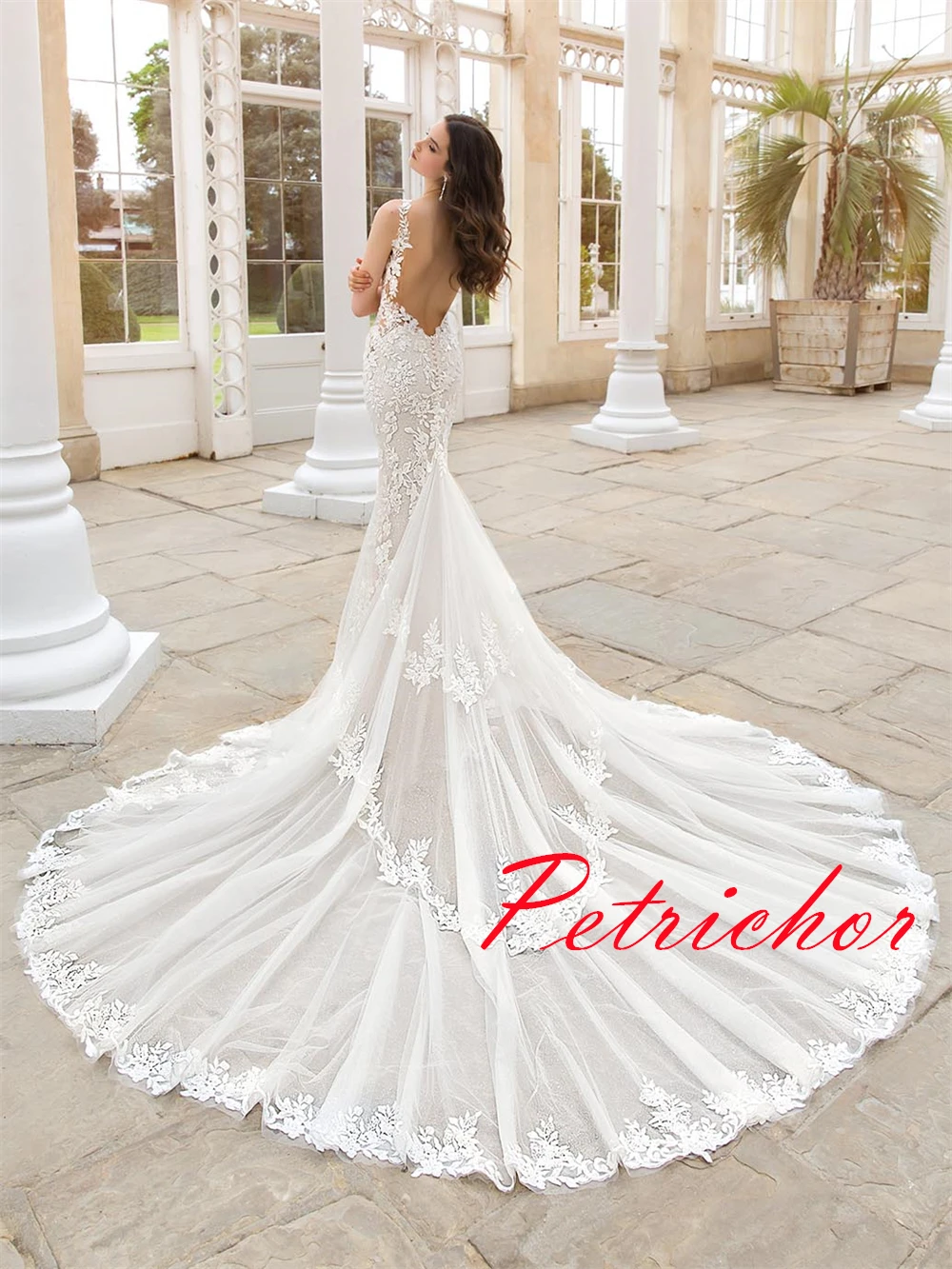 맞춤형 고품질 화이트 Organza 웨딩 드레스 우아한 Strapless 스파게티 스트랩 민소매 신부 가운 Backless Dress