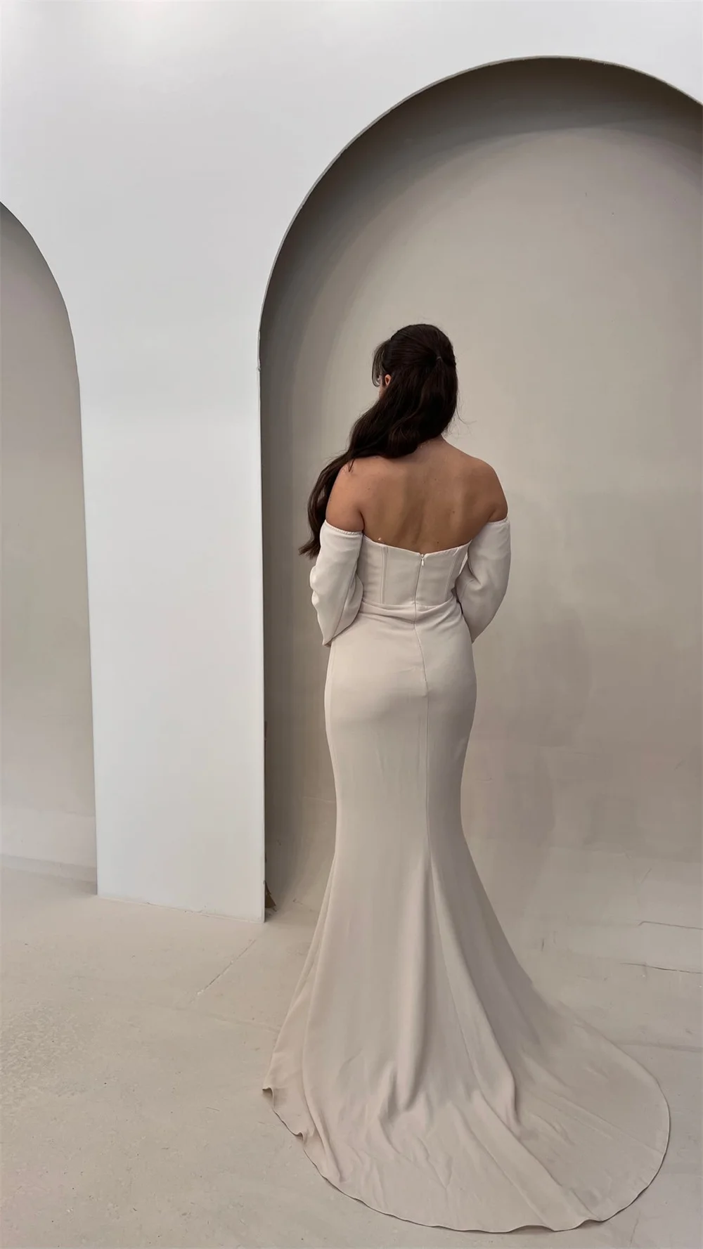 Contessa Dubai Meerjungfrau-Abschlussballkleid mit Plissee und Puffärmeln, Etui-Linie, trägerlos, Hofschleppe, Natura Sierra Sierra, ärmellos, Formalrobes de Soirée