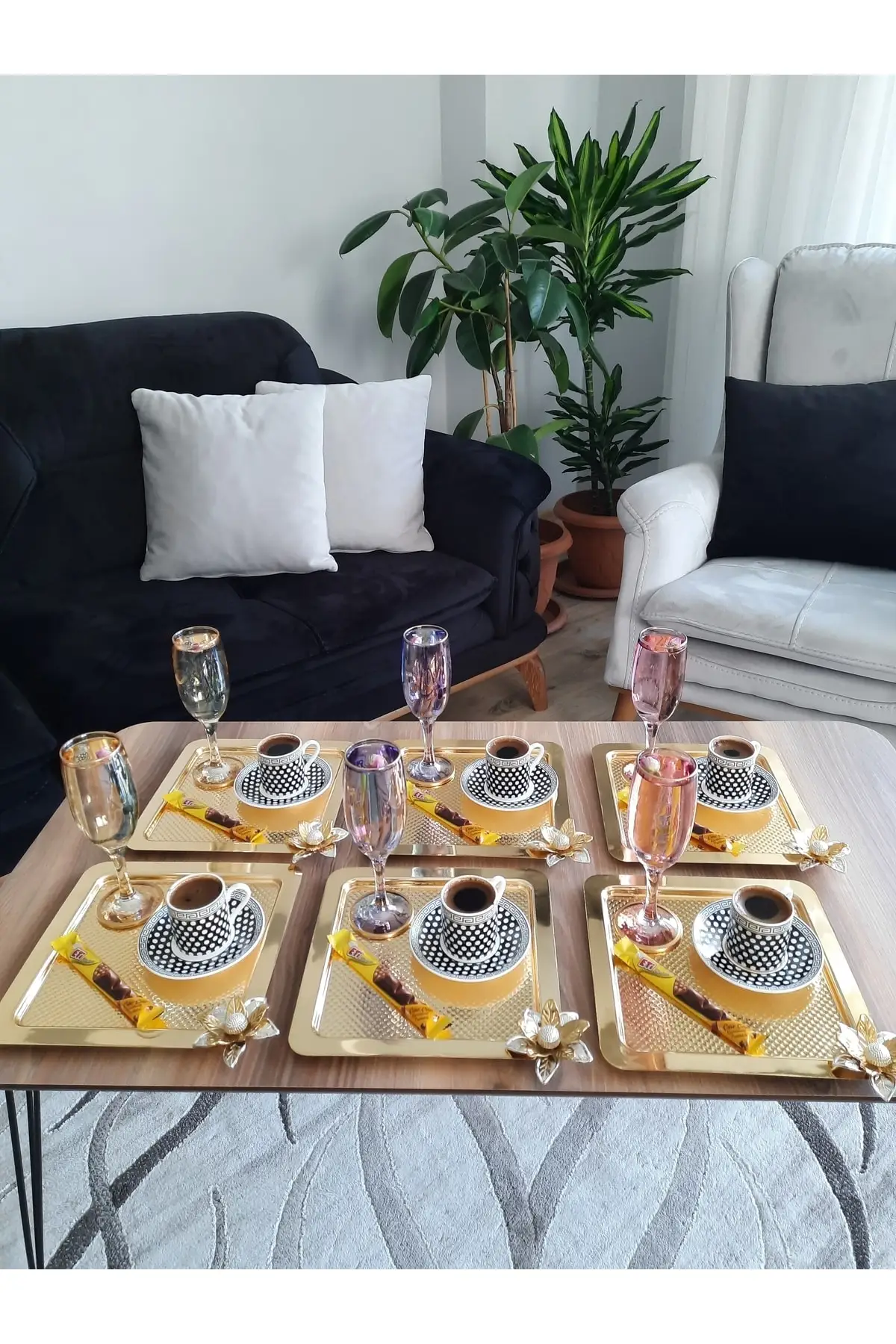 Modern stylish Tea coffee serving tray with 6 pcs Gold plated spot Tea coffee serving tray luxury 2022 tray