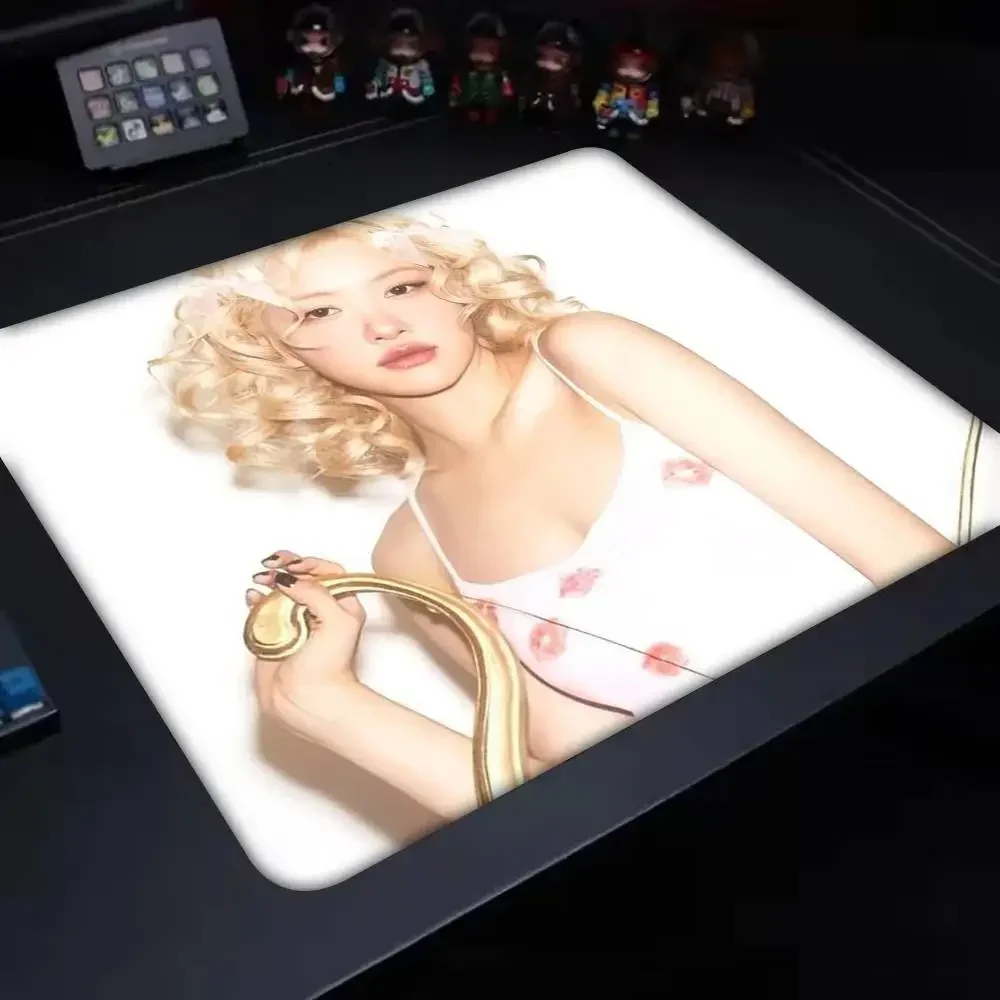 KPOP Singer Jennie Kim Mousepad Small LockEdge Mouse Pad For Gamers Computer Desk Pad Rectangular Anti-slip Rubber