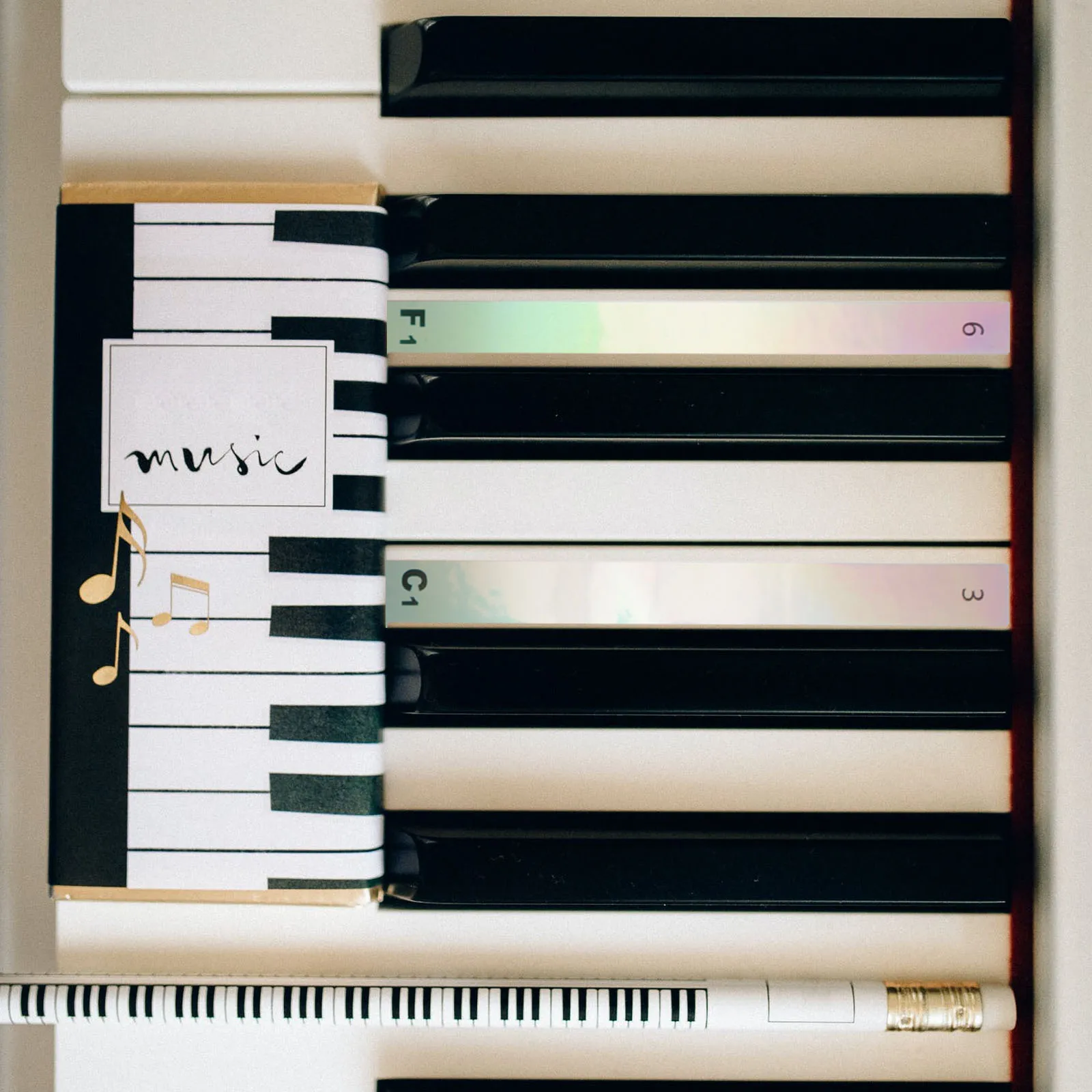 

1Set Piano Sticker for Kids Lightweight Adhesive Decals Fine Workmanship Reasonable Design Easy Learning Tool Piano Decals