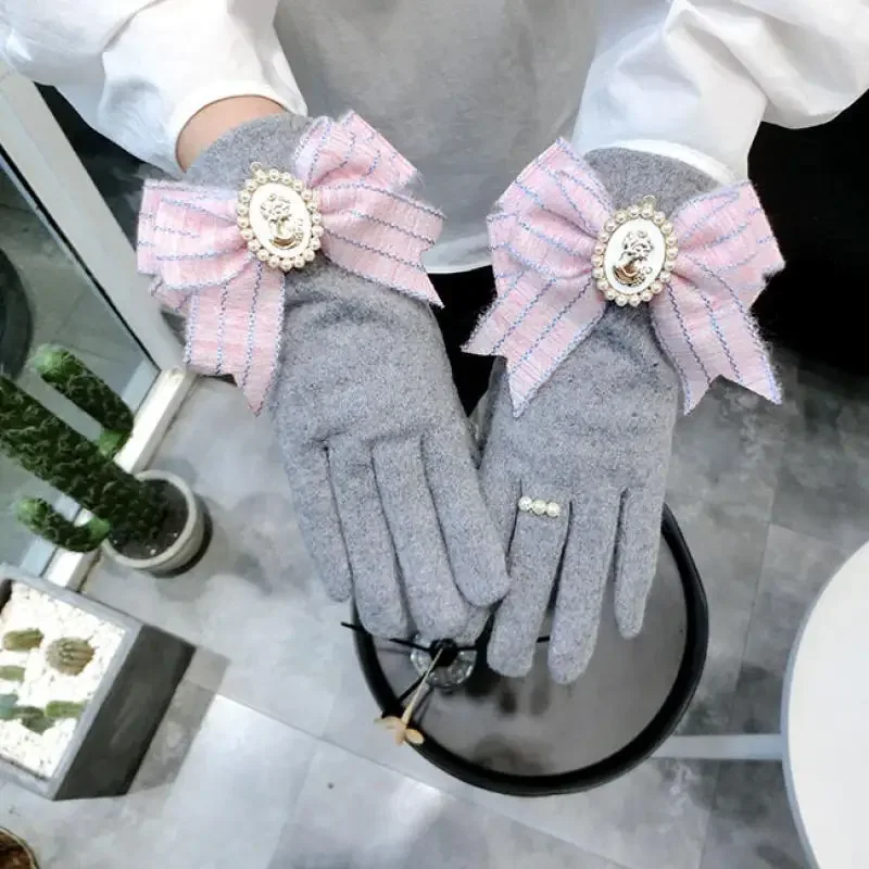 Queen's Retro Head Pearl Bow Double-Layer Gloves New Korean Version of Thick Warm Touch Screen Cashmere Finger Gloves Women