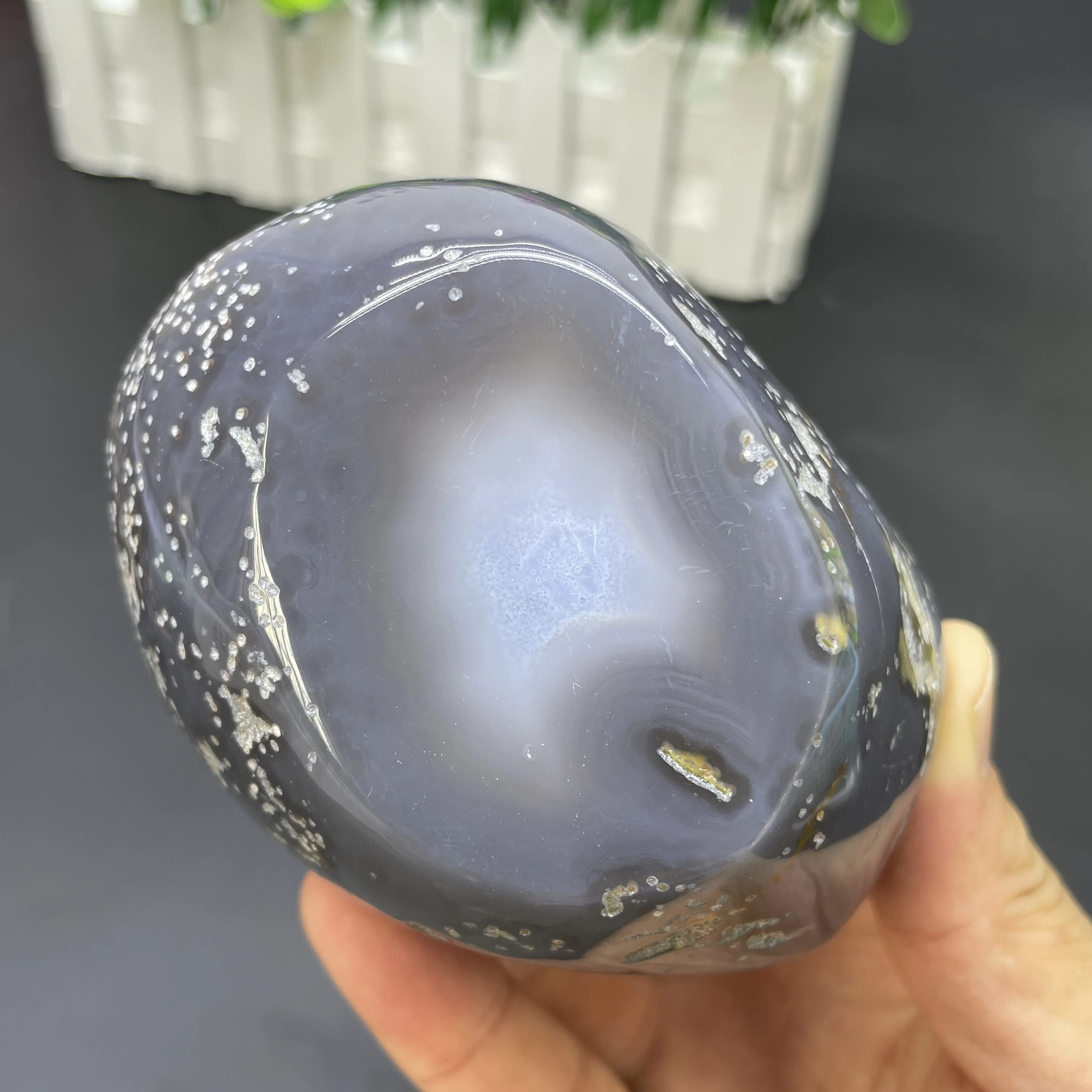 708g Natural Rough Polished Bile Agate Crystal Quartz Healing Stone With Water Trapped Inside Moving Original Home Decor E11