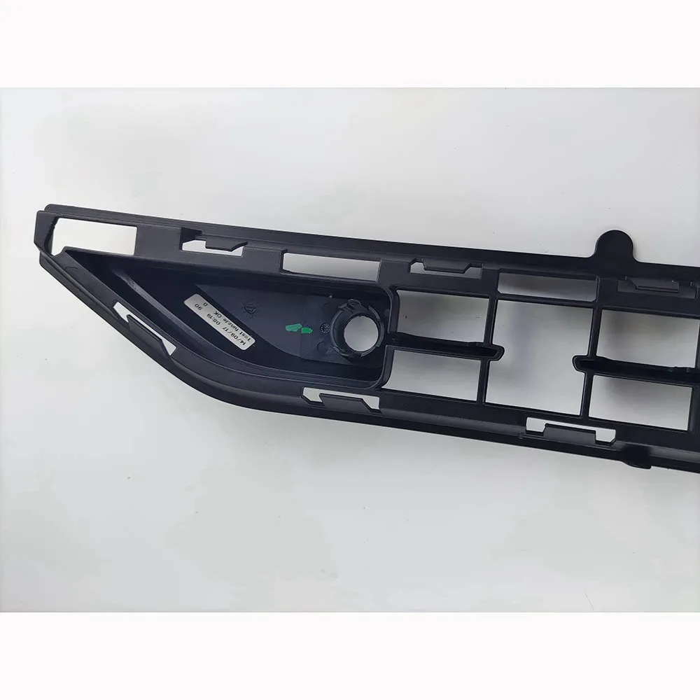 Front Grille Strip Bumper Without PDC Central Bumper Grill For Maserati Levante 670064650 670040749