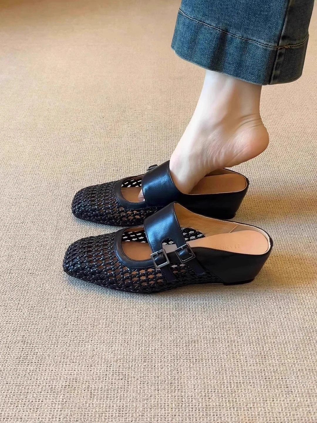 Women Woven Mules Hollow Out Leather Clogs Double Strap Buckle Wedge Slippers Vintage Closed Toe Summer Mid Heel Sandals Shoes