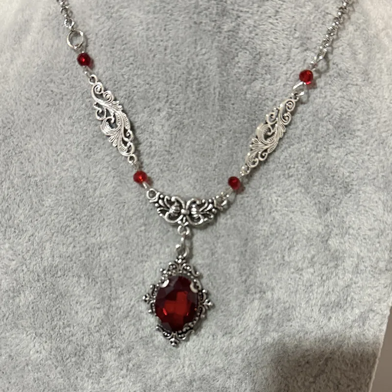 Gothic Vintage Red Quartz Crystal Necklace Butterfly Necklace Vampire Embossed Witch Jewelry Accessories Vintage Chokers