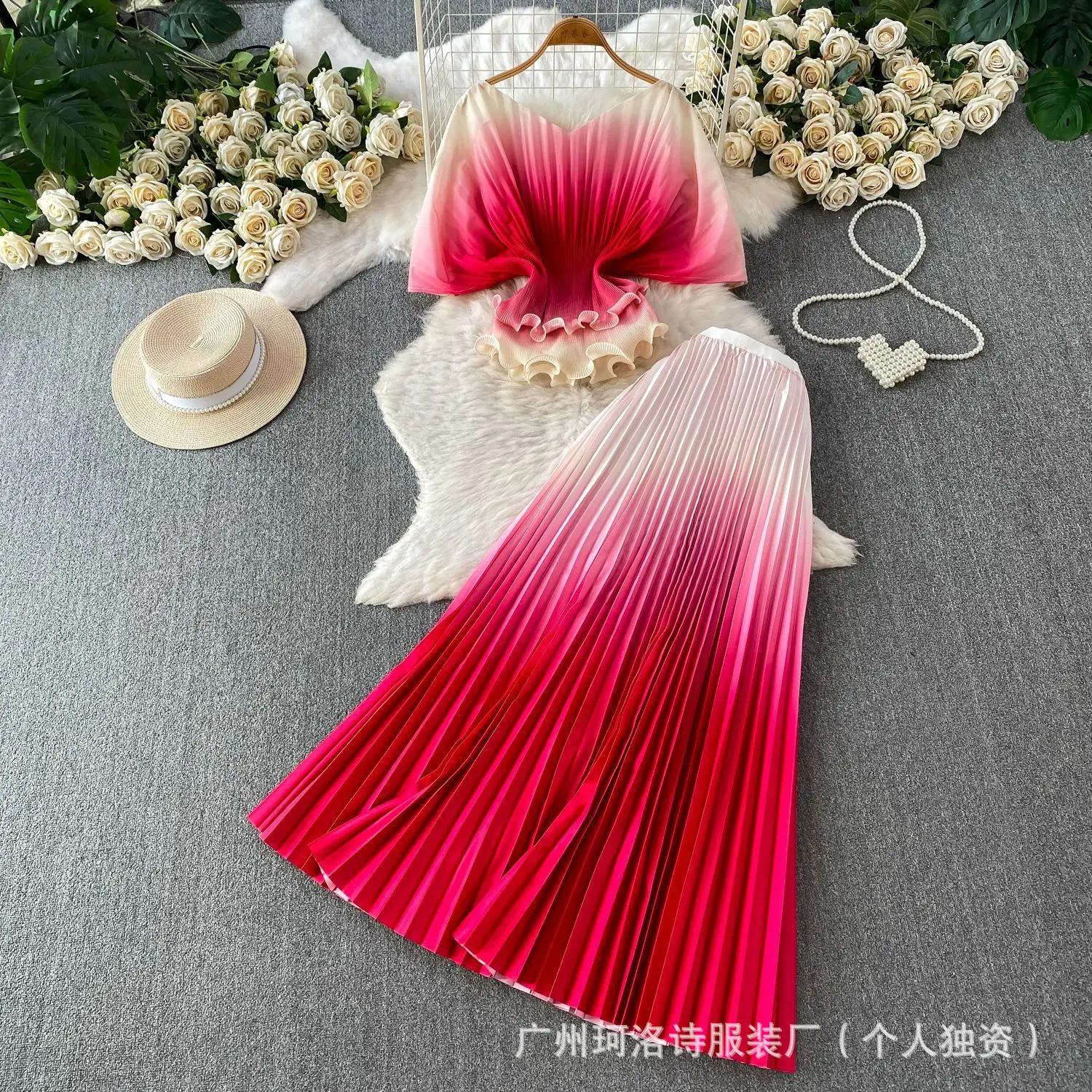 

Miyake Light Luxury Celebrity High Sense Gradual Change Color Three-dimensional Ruffle Edge Short-sleeved Top Two-piece Set