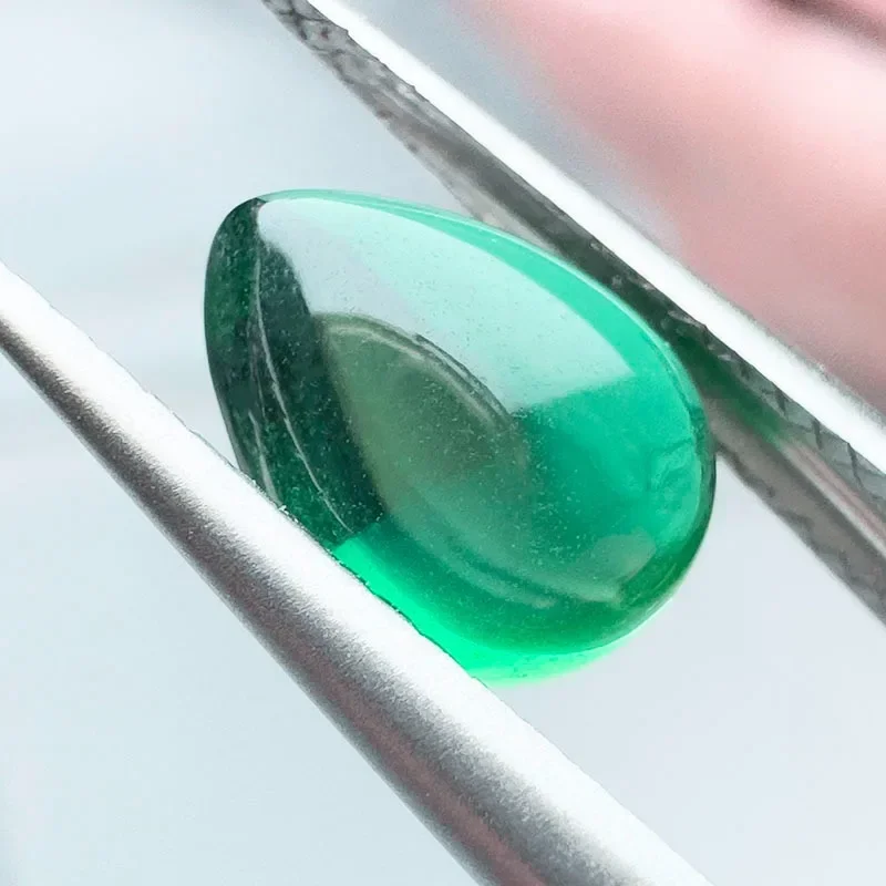 سطح أملس على شكل كمثرى زمم زمميا من أعلى المختبر مع شقوق مدخلات داخل شهادة AGL قابلة للتحديد #4