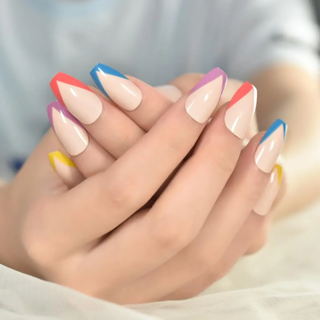 Punte arcobaleno Bara Corta colorata lucida Punte francesi Stile V Stampa sulle unghie Unghie artistiche Unghie finte Salone di manicure a casa