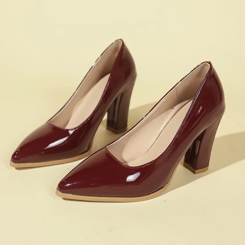 Chaussures basses à talons épais pour femmes, nouvelle mode d'automne, pointues, bouche peu profonde, à enfiler, avec résistance à l'usure antidérapante, 2025