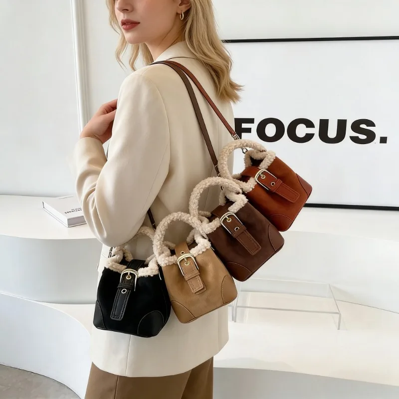 Women's Bags Bucket Shoulder Handbag Autumn Winter Vintage Versatile Lamb Wool Handbag Elegant Fashion Crossbody Bag Wholesale