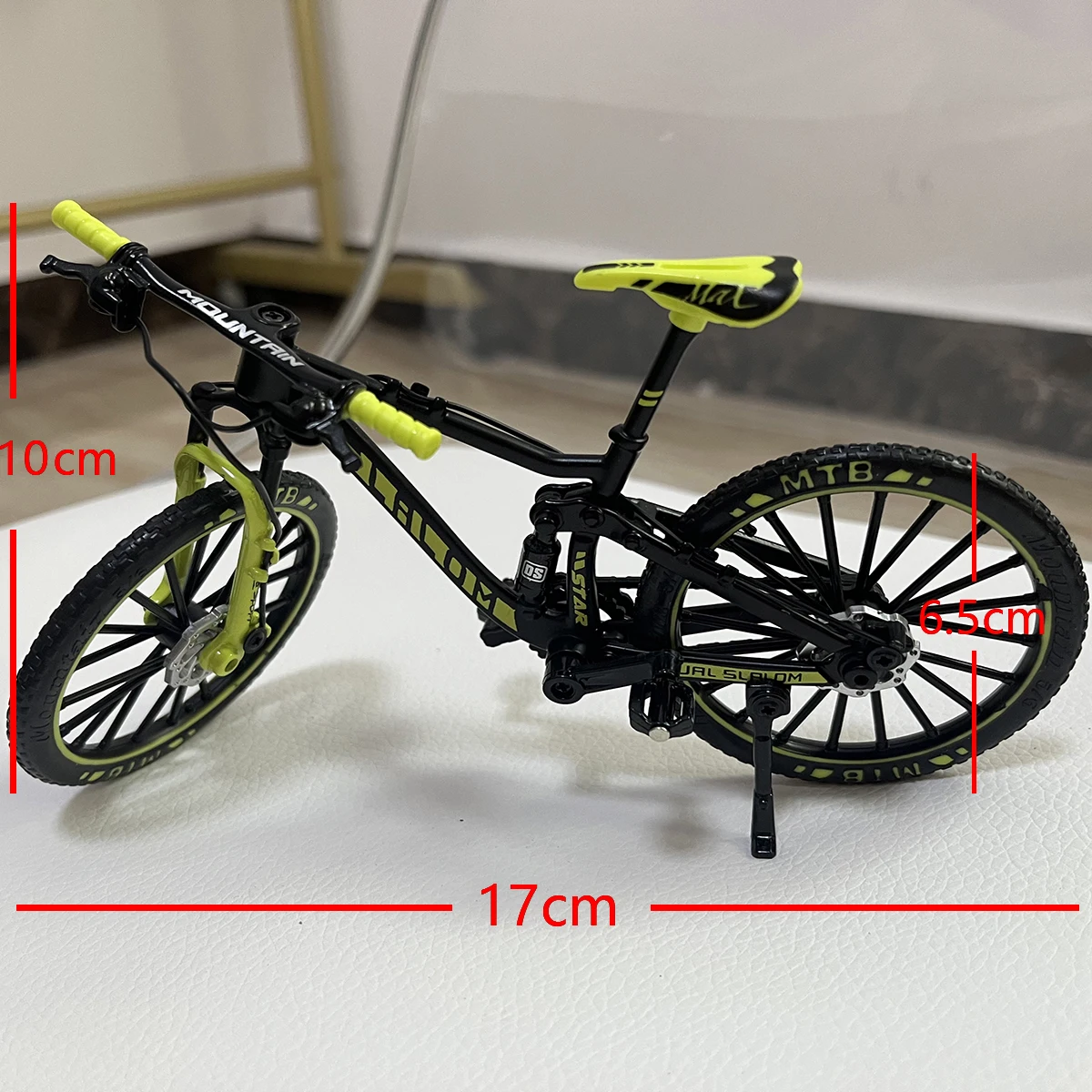 1:10 Mini Model Alloy Biycle Diecast Dekoracja dla dorosłych Mountain Finger Racing Zielony rower Kolekcja Prezenty Zabawki dla chłopców 14+