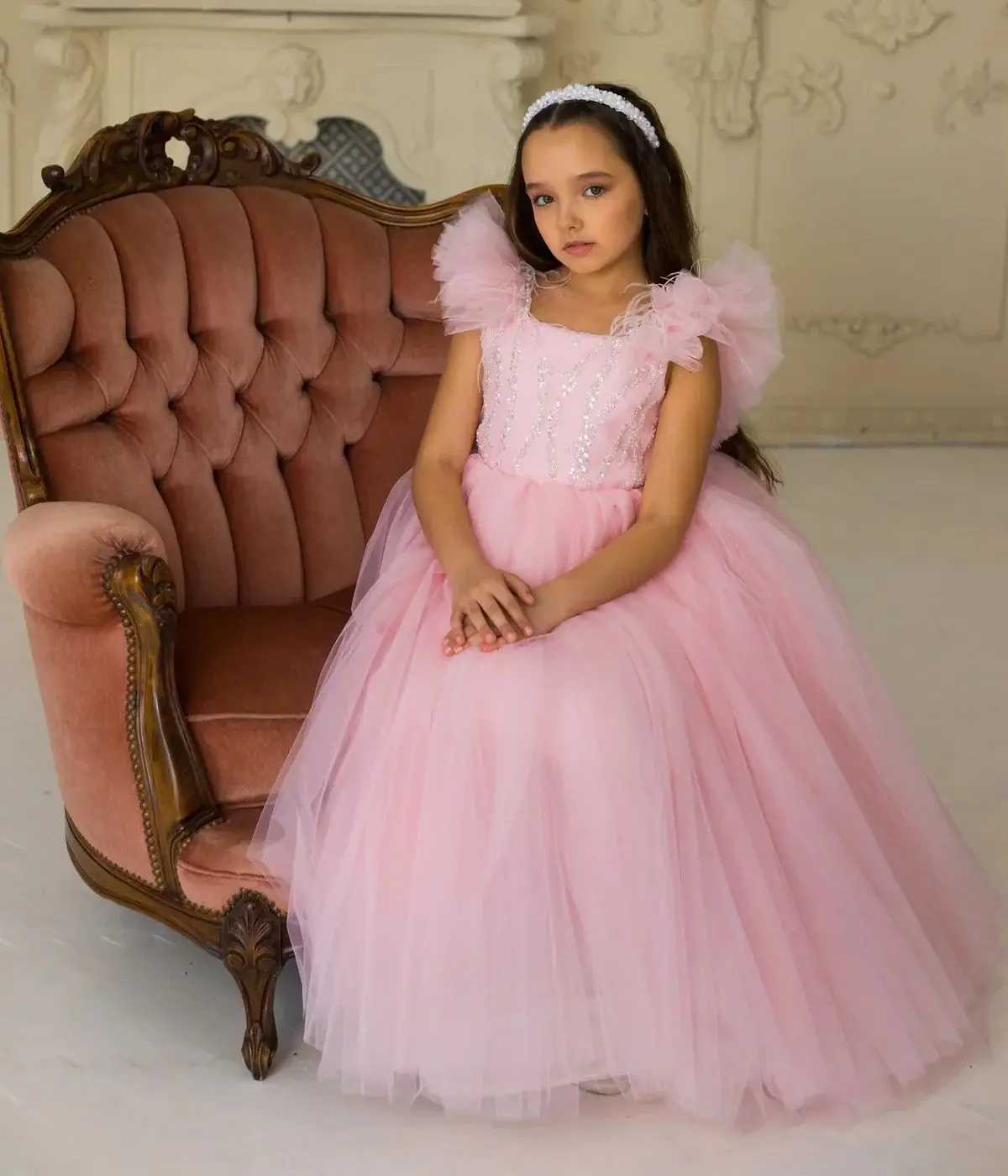 

Elegant Pink A Line Flower Girl Dresses Luxury Feathers Ruffles Kids Birthday Gowns Vintage Little Girls Wedding Guest Dresses