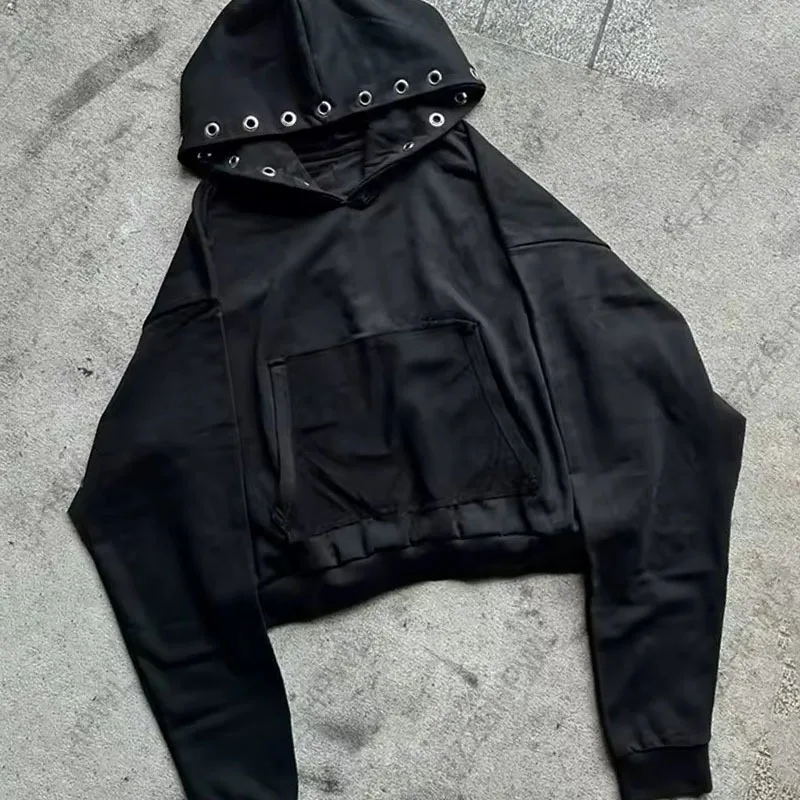 سويت شيرت بغطاء للرأس بأكمام طويلة مع سترة Y2K سوداء اللون مزخرفة بشكل مثقوب