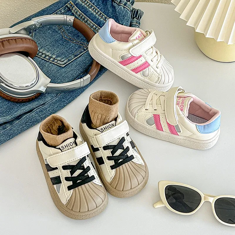 

Новинка 2023 года, детская обувь, повседневная модная уличная спортивная обувь для мальчиков и девочек, легкие нескользящие дышащие кроссовки для бега