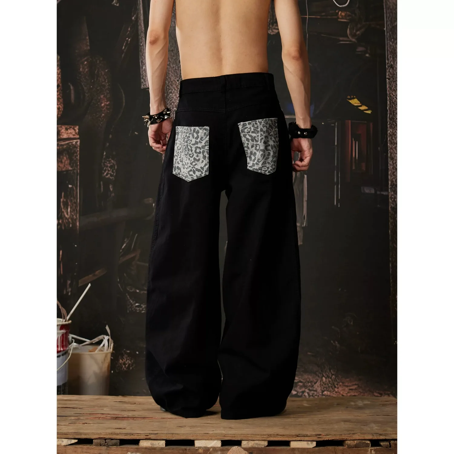 Classic Men s Jeans Straight Leg Denim Pants with Leopard Print Panels Rivet Streetwear Summer Style