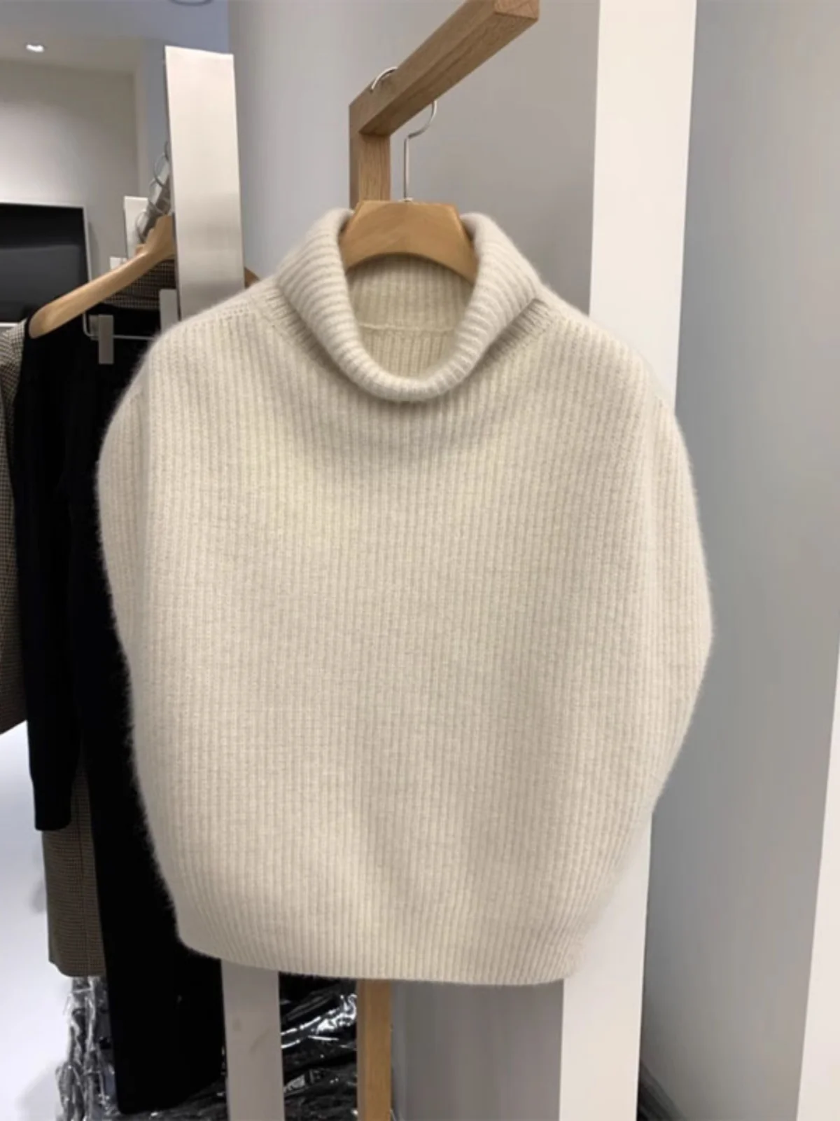 

Белый вязаный свитер с высоким воротником, женский свободный облегающий жилет-топ, весна 2026, новинка, стильный повседневный образ