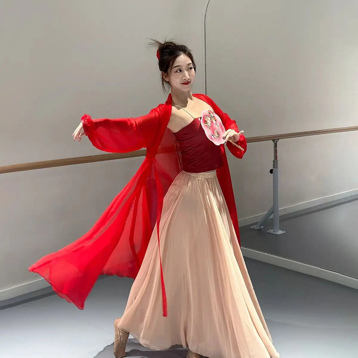 エレガントな赤色の古典舞踊衣装-ショールカラー漢服風パフォーマンスドレス-シフォン素材-通気性-オールシーズン