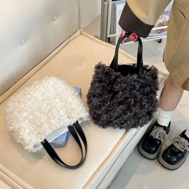 

Luxurious Effortless Shoulder Bag Underarm Crossbody Luxury Dinner Party 2025 New Model Exquisite Glamorous Sophisticated Chic