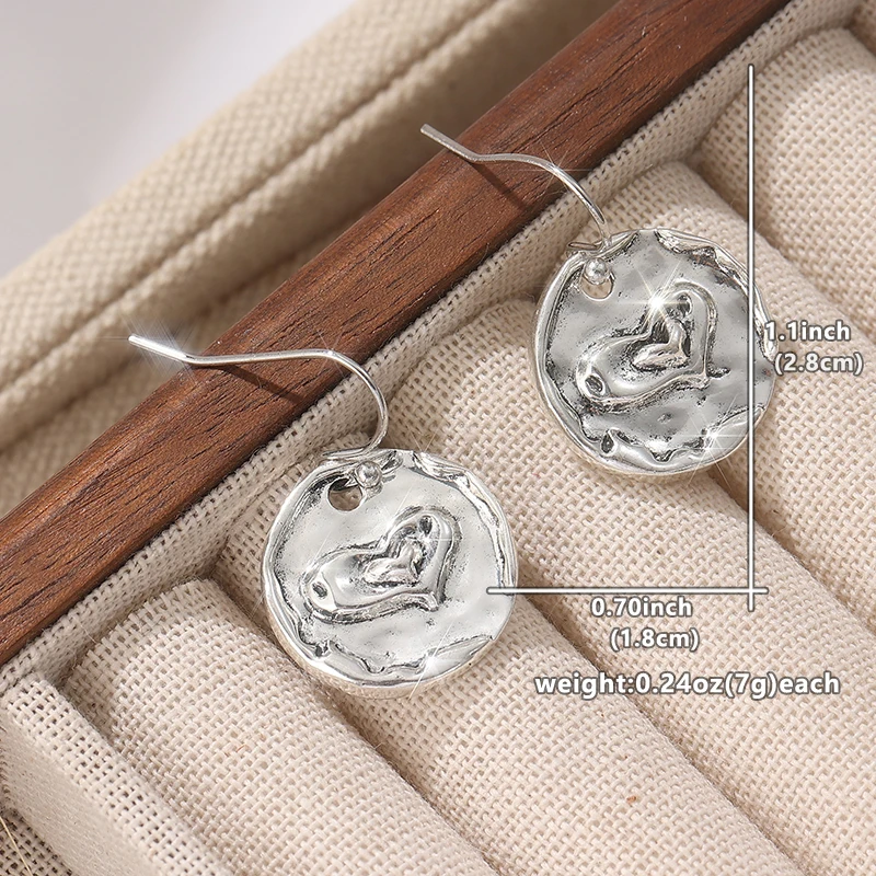 Vintage Silberfarbene Herz-Ohrhänger für Damen Metall Handgeschnitzte Kreise für Party und Alltag – Detail 2