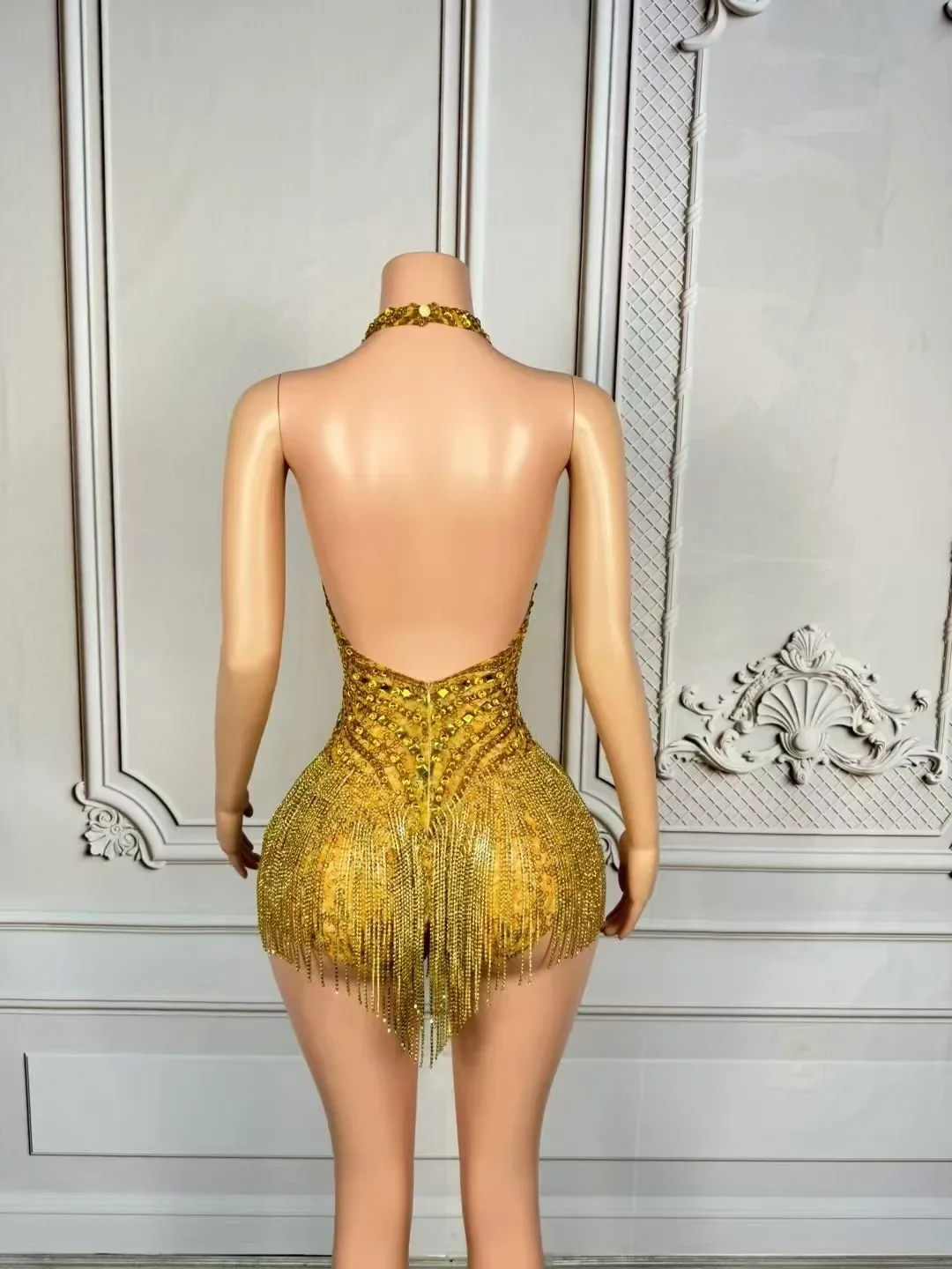 女性の高級キラキラゴールドラインストーンチェーンタッセルボディスーツセクシーな V ネックダンス衣装ダンサーパフォーマンスステージ写真撮影着用