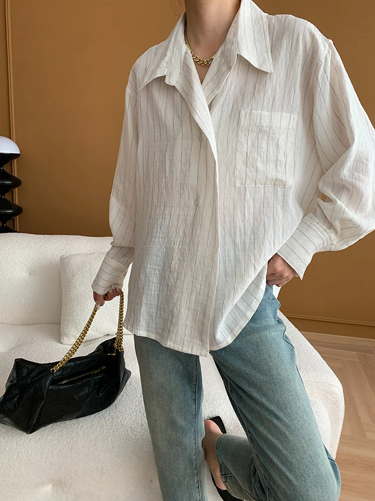 [EAM] Women Beige Striped Pocket Big Size Elegant Blouse New Lapel Long Sleeve Shirt Fashion Tide Spring Autumn 2024 1DH6690